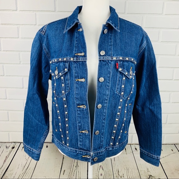 🔥LEVI’S🔥Studded Ex-Boyfriend Trucker Blue Jean Denim Jacket Medium NWT - Picture 2 of 6